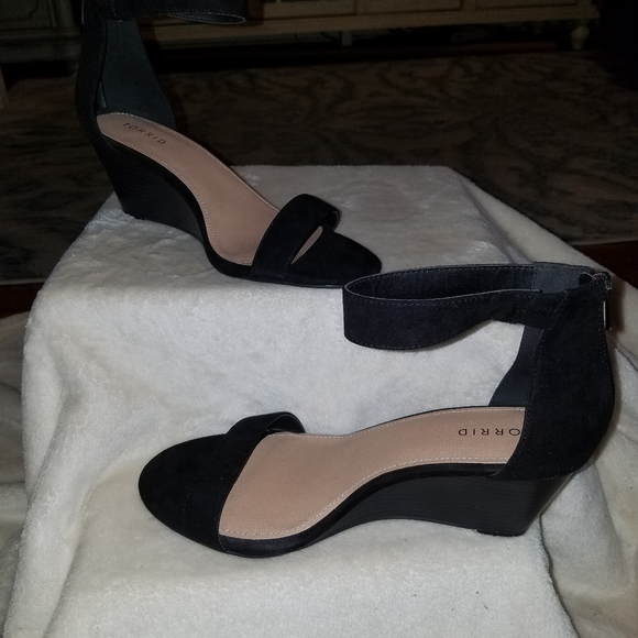 Shoes - Picture 2 of 3